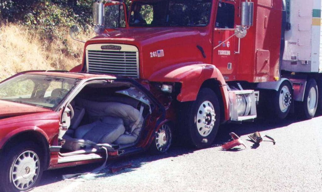 El Mejor Bufete Legal de Abogados de Accidentes de Semi Camión, Abogados Para Demandas de Accidentes de Camiones Azusa California
